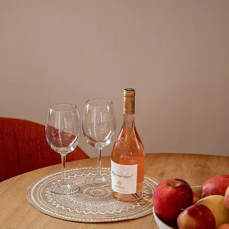 Light House Chania - 5 Min To And Free Parking *