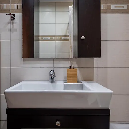 Light House Chania - 5 Min To And Free Parking