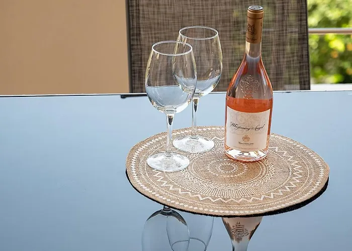 Light House Chania - 5 Min To And Free Parking *