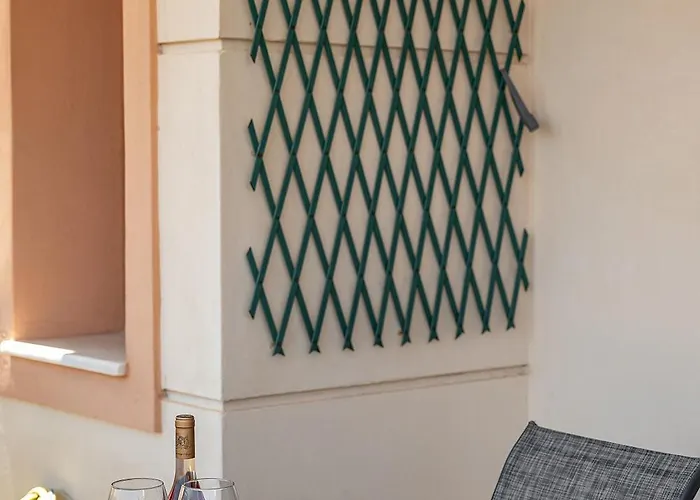 Light House Chania - 5 Min To And Free Parking *