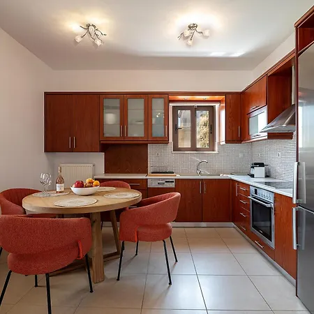 Light House Chania - 5 Min To And Free Parking