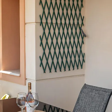 Light House Chania - 5 Min To And Free Parking *