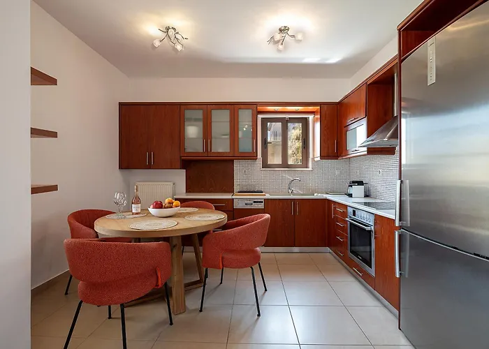 Light House Chania - 5 Min To And Free Parking